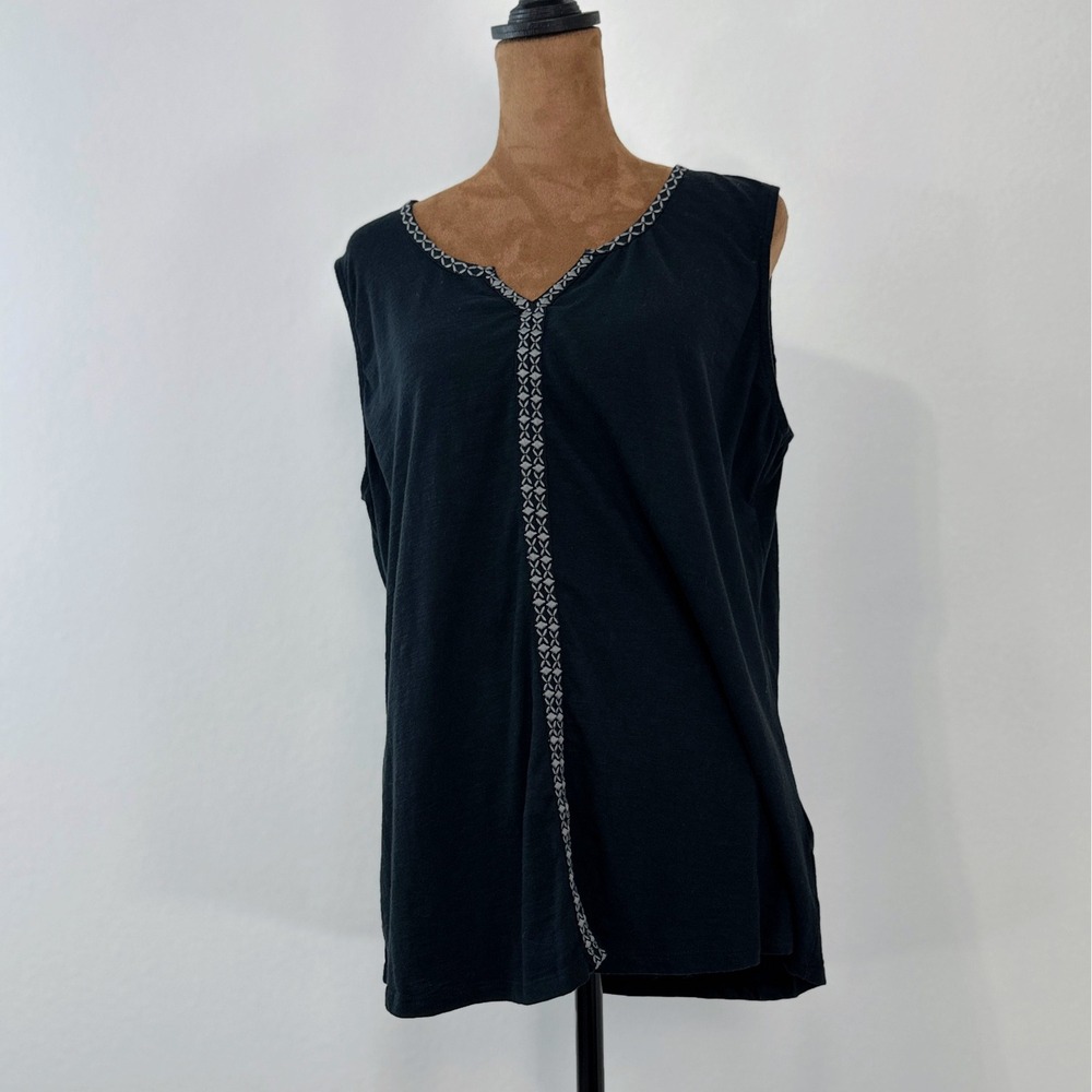 Kuhl Sleeveless Top Womens XL Black V-Neck Embroidered Box Pleat Excellent